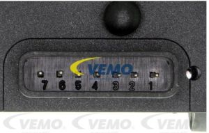 Превключвател на кормилната колона круиз контрол (темпомат) AUDI A4, A6, Q7; SEAT EXEO, EXEO ST (11.00-08.15)  VEMO V15-80-3231